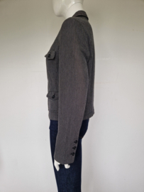 Closed blazer. Mt. 38. Grijs.