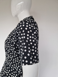 Geisha doorknoopjurk. Maat 40, Zwart/wit/stippenprint