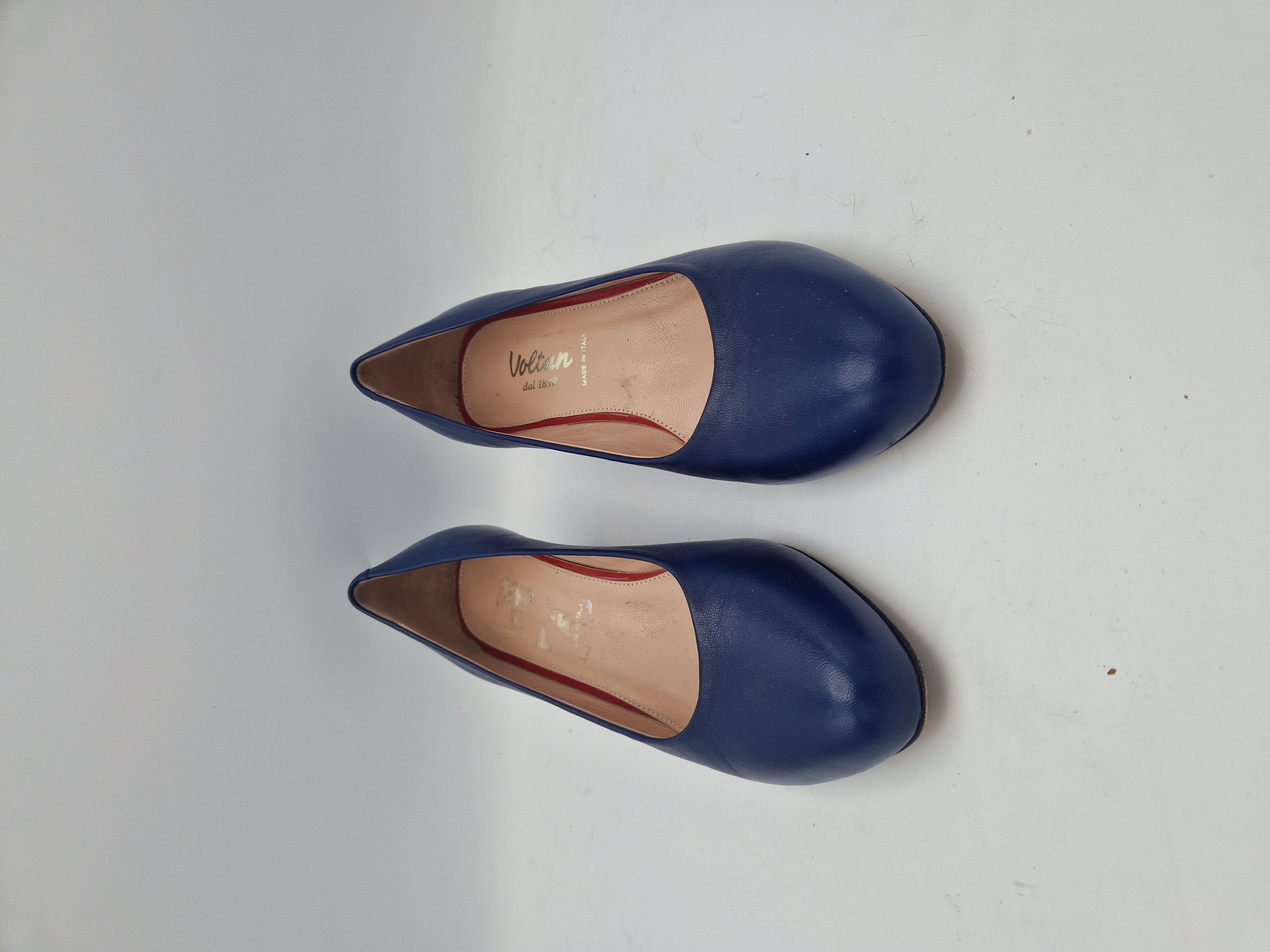 Voltan pumps. Maat 40, Donkerblauw/leer.