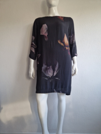 Sissy Boy jurk. Maat L. Antraciet/bloemenprint.