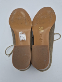 Ellen:Truijen veterschoenen. Maat 39, Suède/ greige