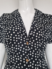Geisha doorknoopjurk. Maat 40, Zwart/wit/stippenprint