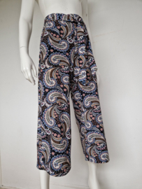 Studio Anneloes cropped pantalon. Mt. M. All over print.