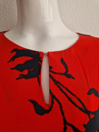 Kyra jurk. Maat 42/44, Rood/donkerblauw/print.