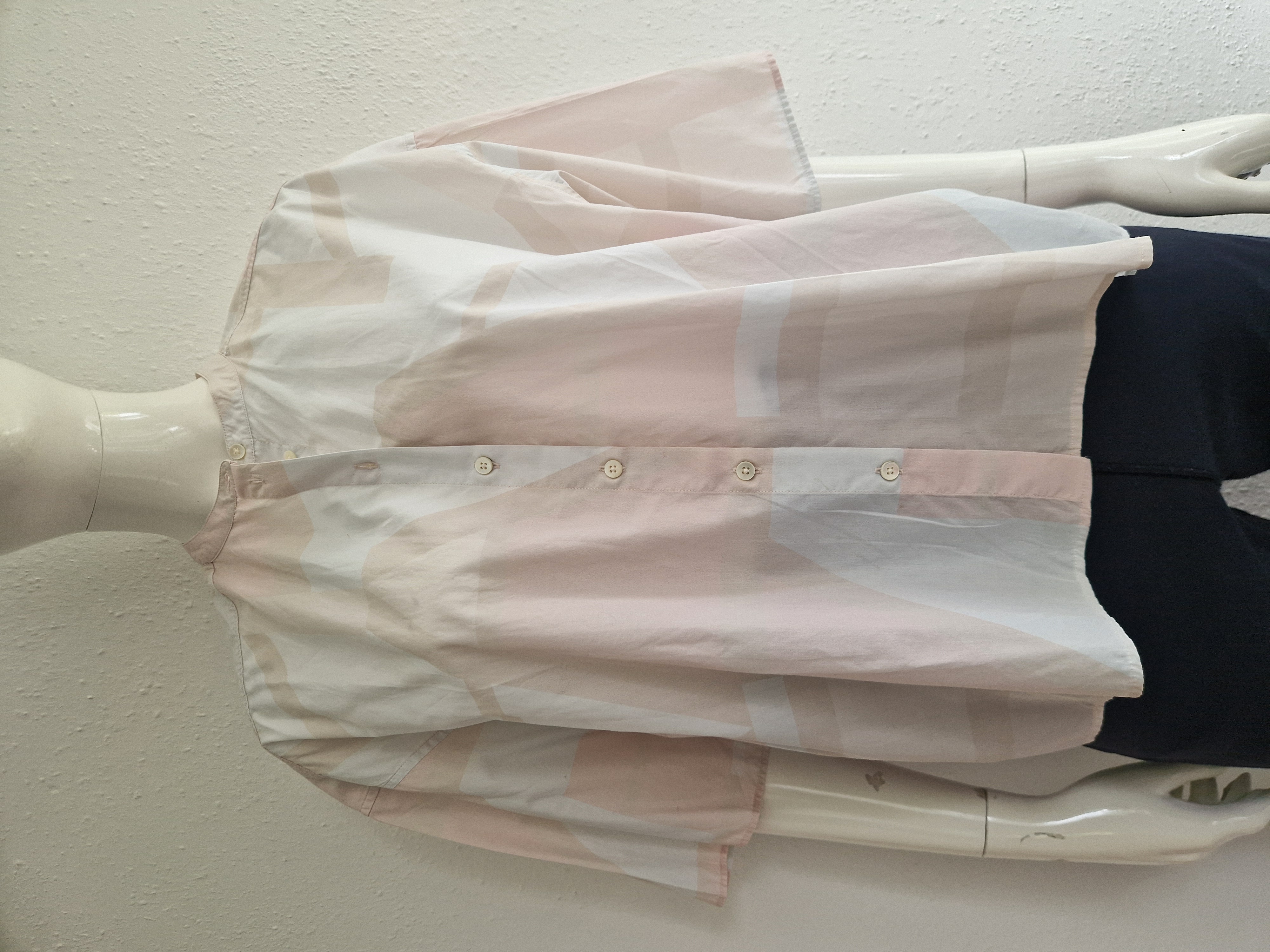 Closed blouse. Maat S/M. Wit/roze.