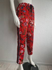 Cambio cropped pantalon Kimmy. Maat 40/42, Rood/bloemenprint.