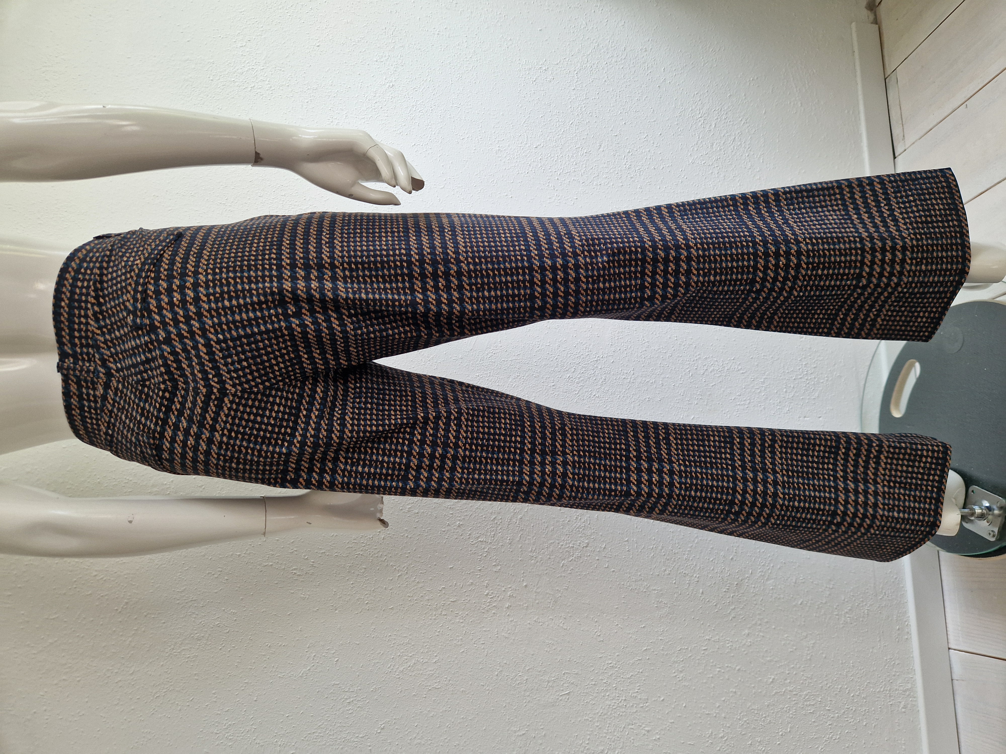 Studio Anneloes flared pantalon. Maat L. Grijs/bruin.