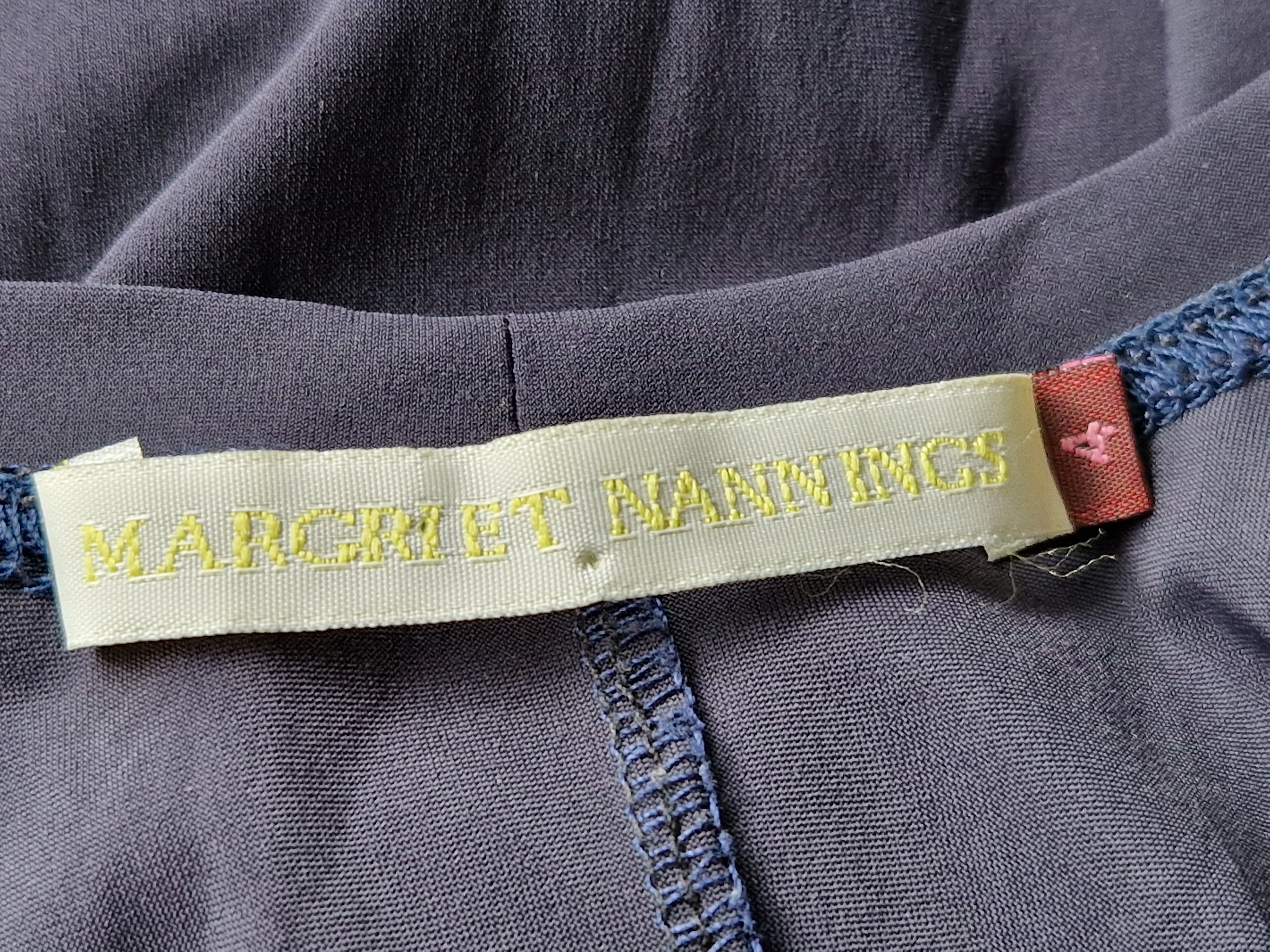 Margriet Nannings hemdjurk. Maat 4. Blauw/travelstof.