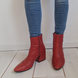 Vagabond enkellaarsjes Olivia. Maat 41, Rood/leer.
