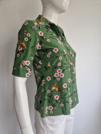 Tante Betsy blouse. Maat L. Groen/vogeltjesprint.