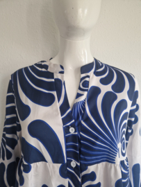Cremekleurige jurk met blauwe print. Maat XL.