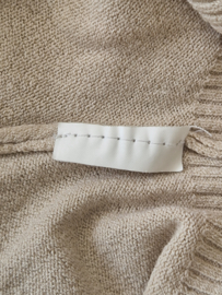 Studio Anneloes mouwloze gebreide top. Maat S. Beige