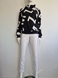 Maicazz sweater Valida. Maat M. Zwart/wit.
