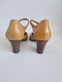 Alberto Fermani leren pumps met bloem. Maat 37