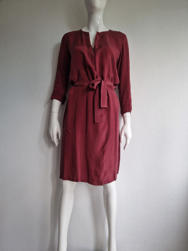 Humanoid blouse jurk. Maat S. Wijnrood