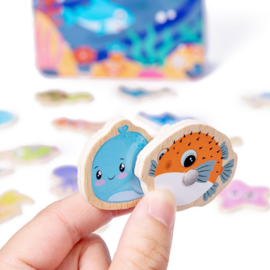 H 036 ( fishing toy in tin box )