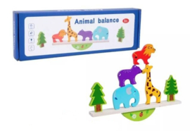 H 039 ( woodeen animal balance )