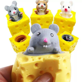 MA 008 ( pop-up cheese mouse ) ----- 24 pcs in display