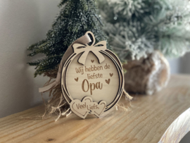 Houten kerstbal gepersonaliseerd | Wij hebben de liefste opa