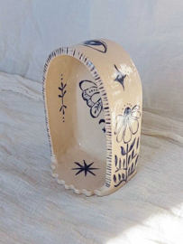 Altaartje - beige - blauwe illustraties - vlinder