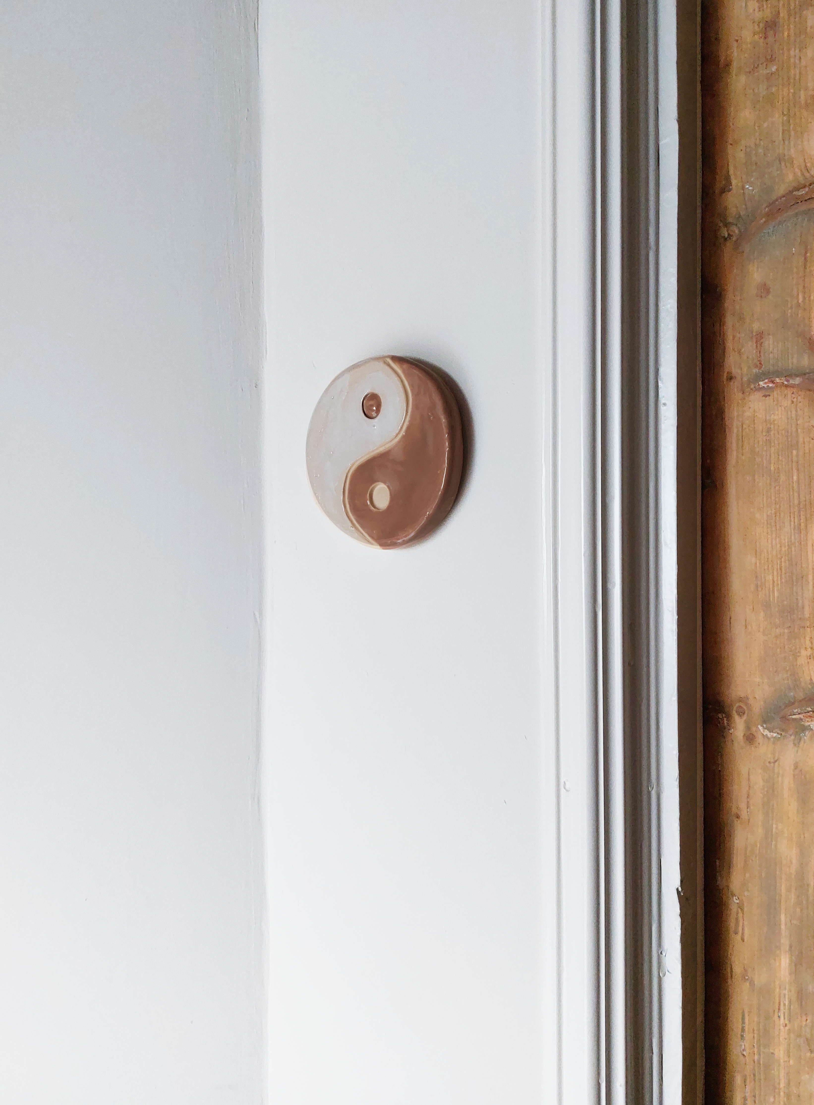 Wandhanger Yin en Yang - Taupe