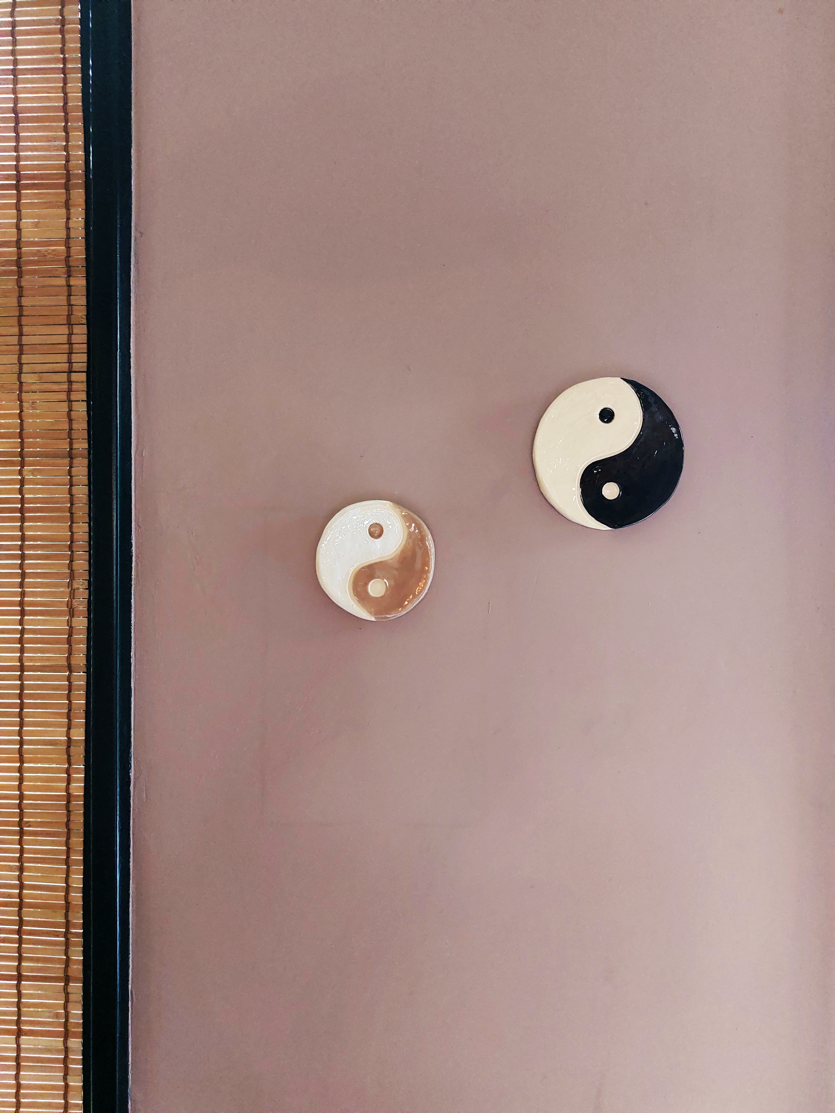 Wandhanger Yin en Yang - Taupe