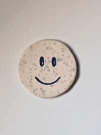 Wandhanger Smiley - wit & blauw gevlekt