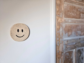 Wandhanger Smiley - zwart gespikkeld