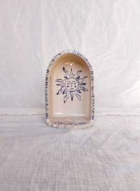 Altaartje - beige - blauwe illustraties - zon