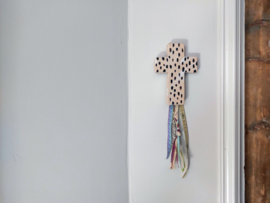 Keramiek kruis dots - wandhanger