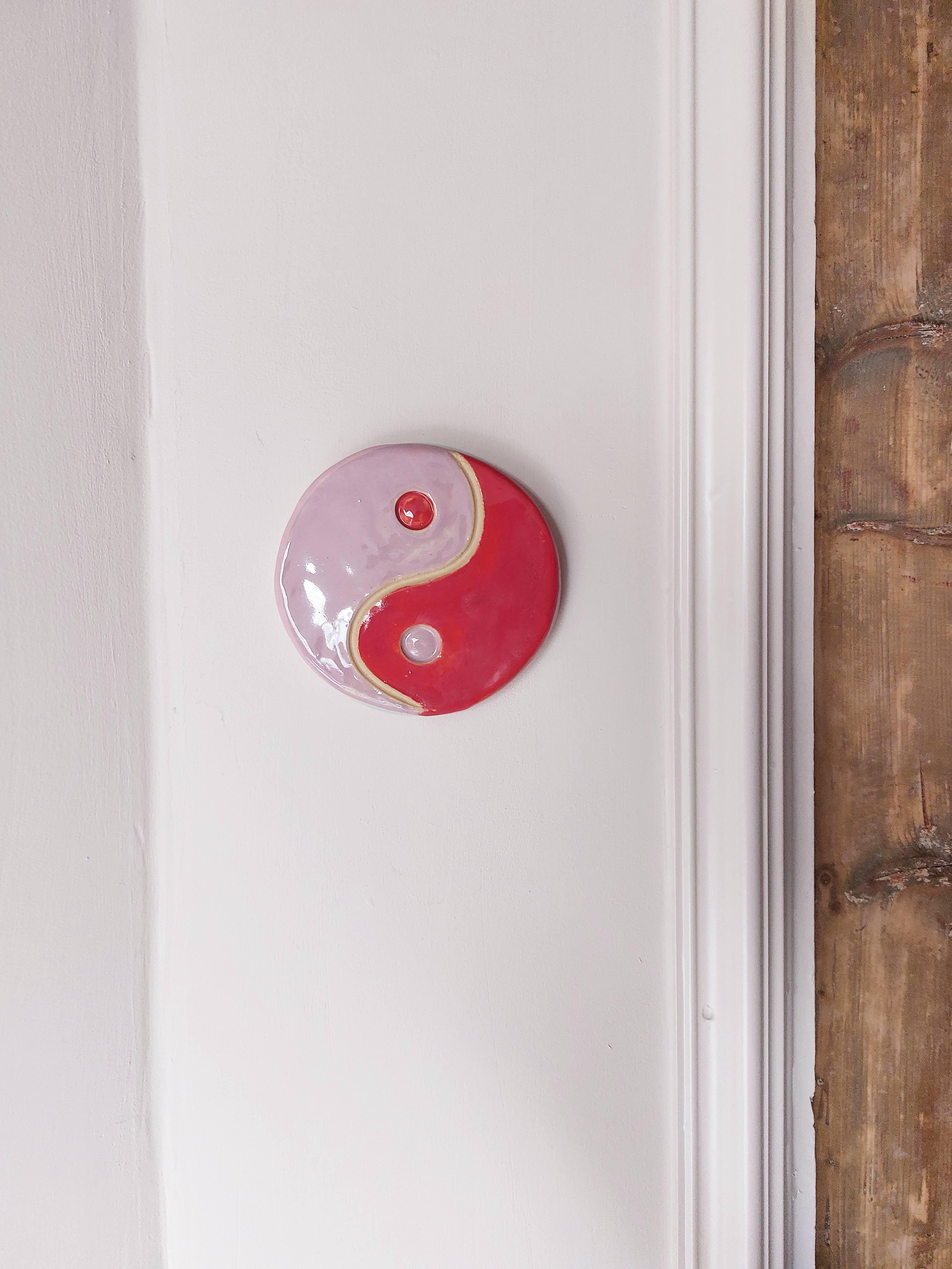 Wandhanger Yin en Yang - roze/rood