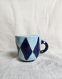 koffiekopje van keramiek, ruit blauw