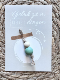 Geluk zit in de kleine dingen kaart + gelukspop GROEN