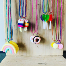 Bolletjes ketting met coole bedel