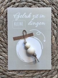 Geluk zit in de kleine dingen kaart + gelukspop NATUREL