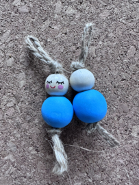 Gelukspop van hout BLAUW