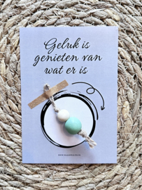 Geluk is genieten van wat er is + gelukspop GROEN