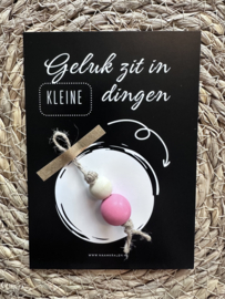 Geluk zit in de kleine dingen kaart + gelukspop ROZE