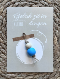 Geluk zit in de kleine dingen kaart + gelukspop BLAUW