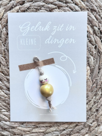 Geluk zit in de kleine dingen kaart + gelukspop GOUD