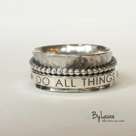 Zilveren draairing "Do all things with love" | ringmaat 18