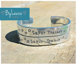 Tekstarmband voor een 'Super Trainer'