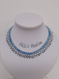 Collier Viktoria kleuren Blauw/Silver Aluminium mat