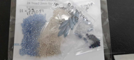 Pakketjes oorbellen van Kassie Shaw- kleur Blauw met Zilver