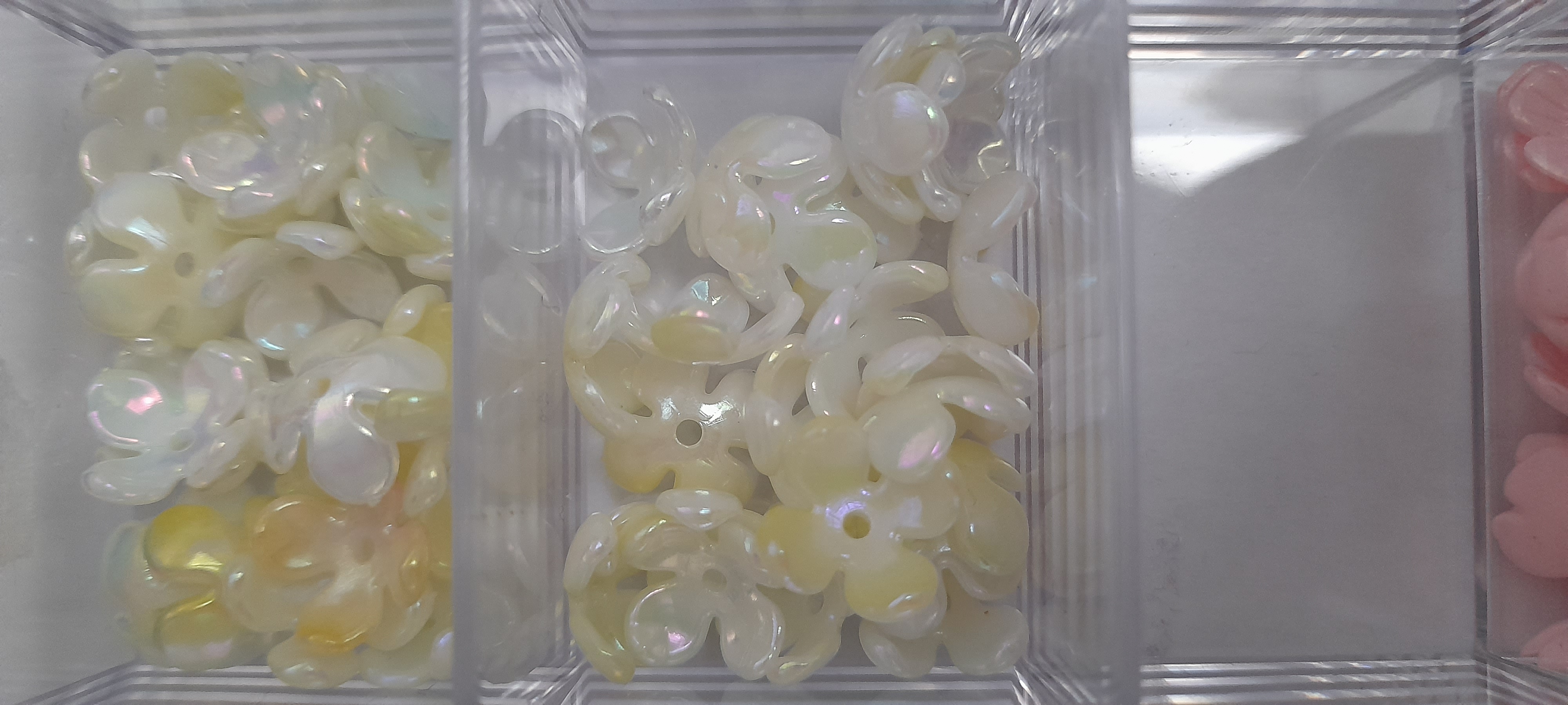 Acryl bloemetjes - geel wit