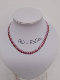 Ketting met Halve Tila Beads- kleuren roze, zoals afgebeeld [ 2 kleurig met goud