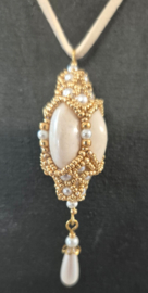 Creme Parel Hanger incl veter