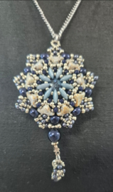 Hanger in Blauw tinten- incl ketting