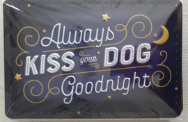 Metaalplaat hond "Always kiss your dog goodnight" 20x30cm in reliëf