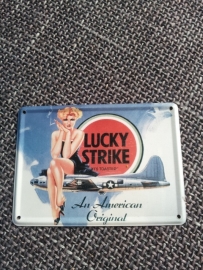 Metaalplaatje Lucky Strike 8 x 11 cm